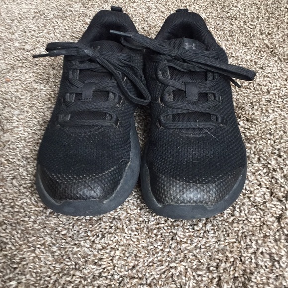 Under armour shoes - Picture 2 of 4